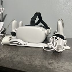 Oculus Quest 2 128 GB With 4 Controllers And Head Strap