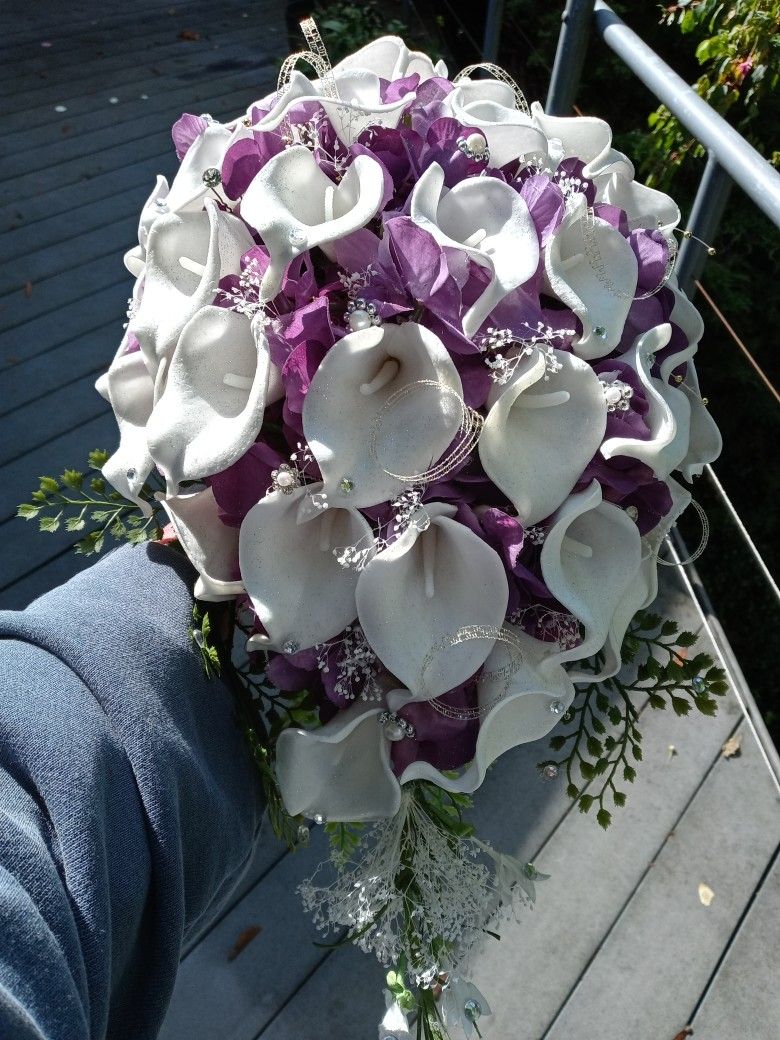 Cascading Calla Lily Bouquet
