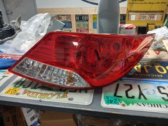 11-13 Hyundai Elantra Right Passenger Side TailLight