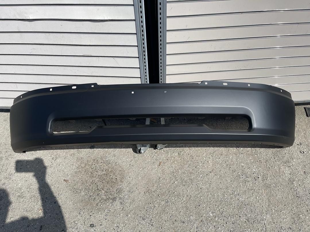 2009 - 2012 Dodge Ram 1500 Front bumper black defensa de enfrente negra