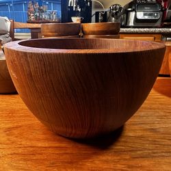 unmarked bowl - diameter 11” deep 5” 