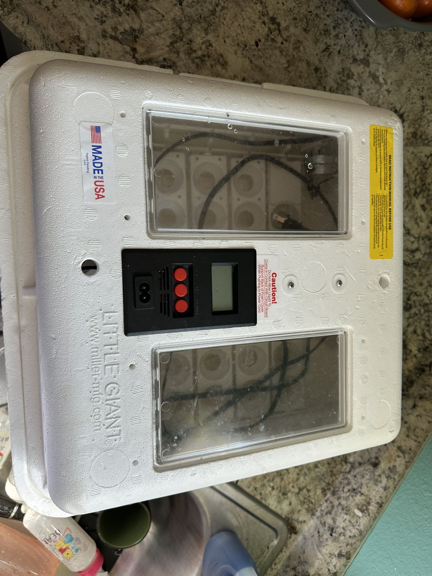 Incubator With Egg Turner