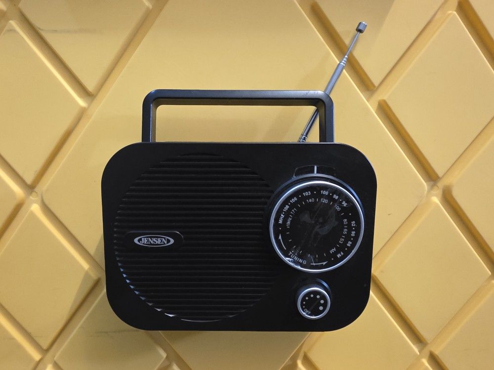 JENSEN AM/FM Portable Radio