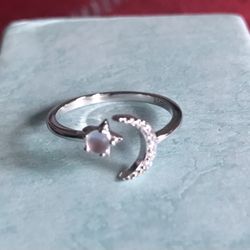 Sterling Silver And Moonstone Ring 