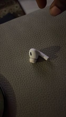 AirPod pro right ear bud