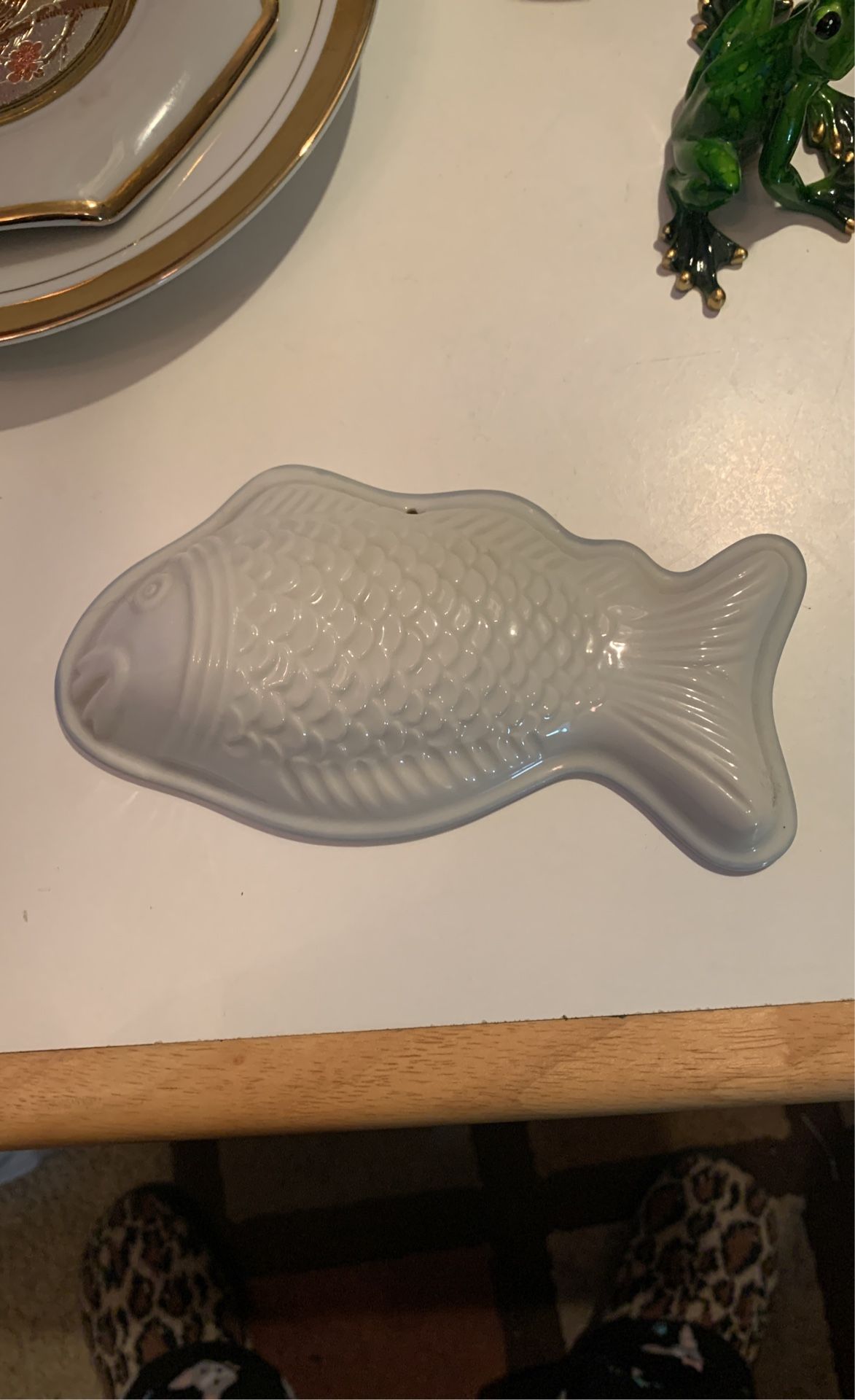 SMALL CERAMIC FISH MOLD WALL HANGING - VINTAGE BLUE AND WHITE