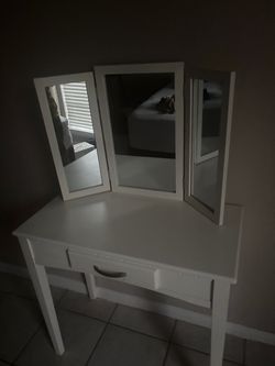 Table with mirrors