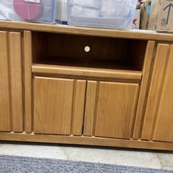 Tv/Media Console – Real Wood, On Wheels, Great Condition