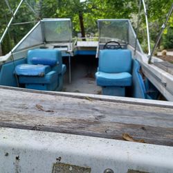 1989 Thompson boat co. Cutlad170hp sturndrive inbord with trailer