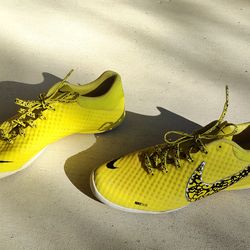 Nike Elastico Finale 2 Indoor Soccer Shoes
