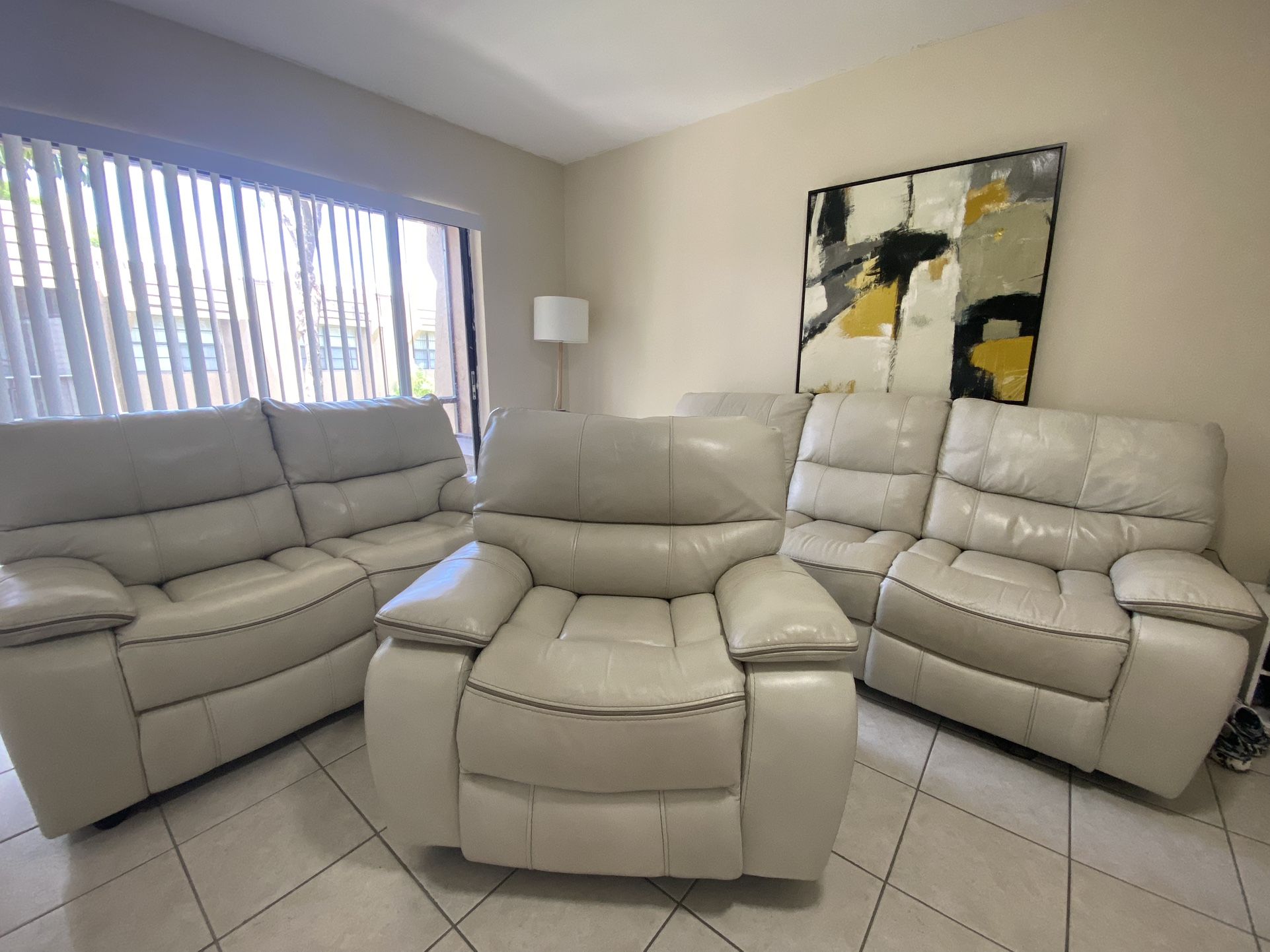 Leather Recliner Sofa Set for Sale in Hialeah, FL OfferUp