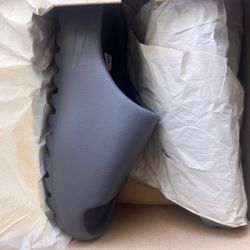 Yeezy Slides 10