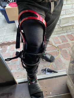 walker and orthopedic knee brace