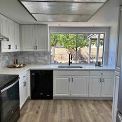 Kitchen Cabinets & Quartz Countertops – Multiple Styles Available