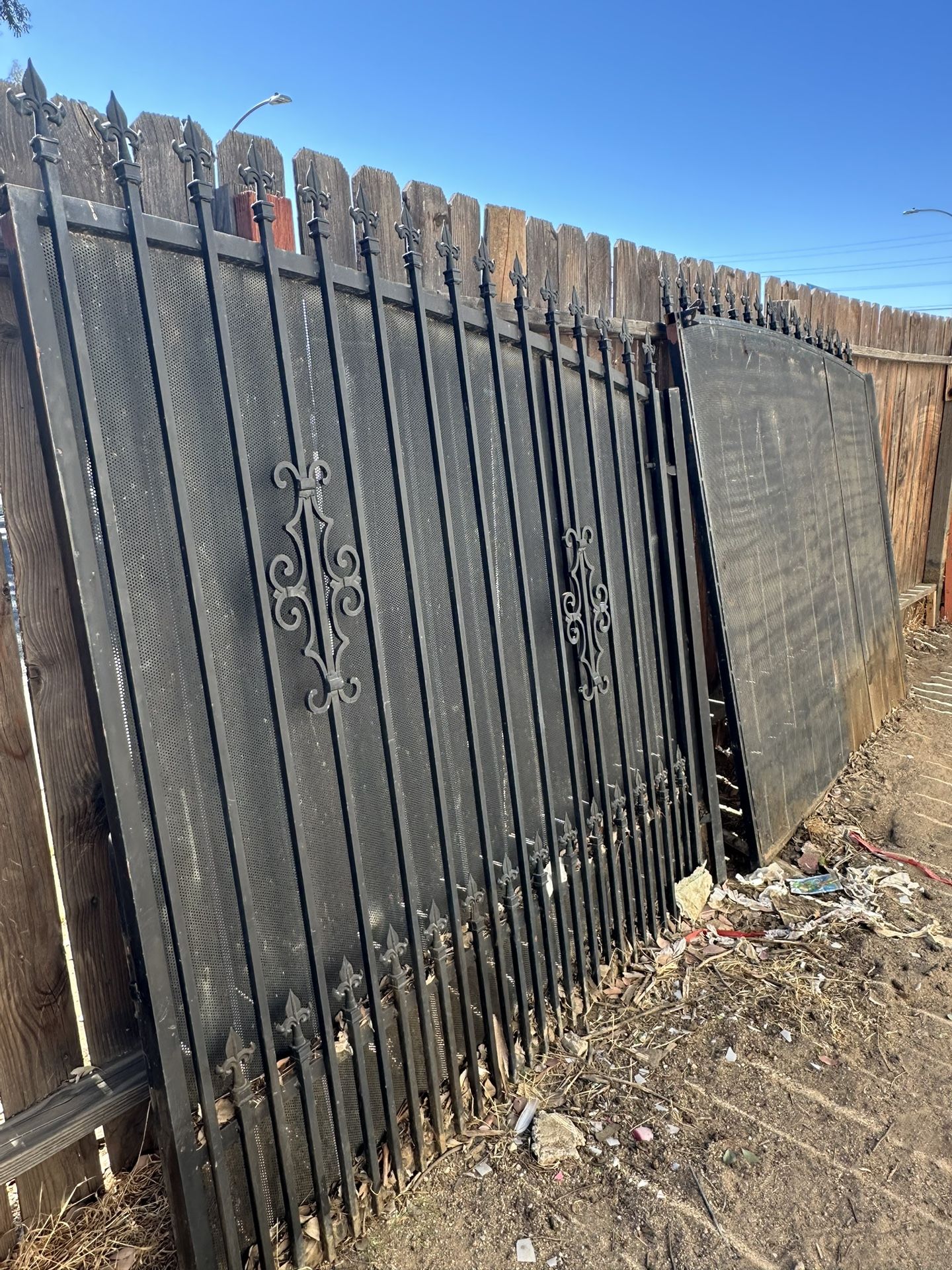 Gate