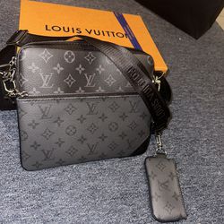 Louis Vuitton Wallet On Chain Crossbody for Sale in Miami, FL