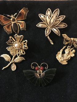 Five Beautiful Gold Brooches