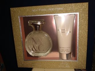 New York & Company Gift Set