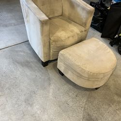 Dania Lounge Chair with Ottoman- Free