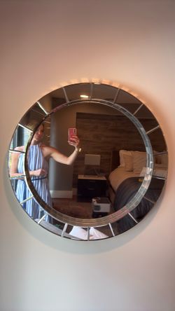 Geometric Round Beveled Mirror – 31” Diameter