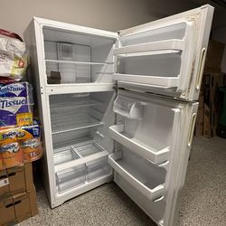 BEER FRIDGE! 14.6 CF TOP-FREEZER FRIDGE