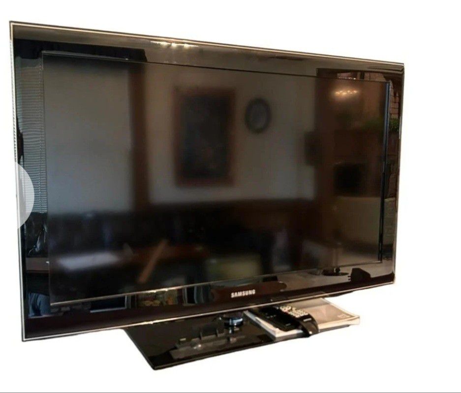 40 Inch Samsung Lcd  TV...television ..... 40 " Series 6 