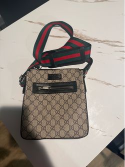 Authentic Gucci GG Supreme Messenger Bag | Excellent Condition | Made in Italy