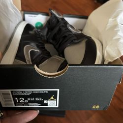 12Y Kids Jordan 1s Satin OG