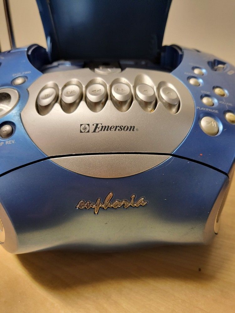 e.
Emerson PD6922 BL Portable CD Cassette Player AM/FM Stereo Radio Boombox
Sold
Emerson PD6922 BL Portable CD Cassette Player AM/FM Stereo Radio Boom