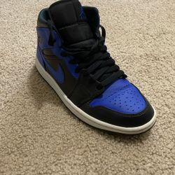 Jordan 1 mid royalty blue