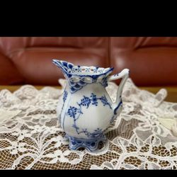 Rare Royal Copenhagen willow ware Blue Fluted creamer 
Full Lace no trim  1st Quality excellent condition