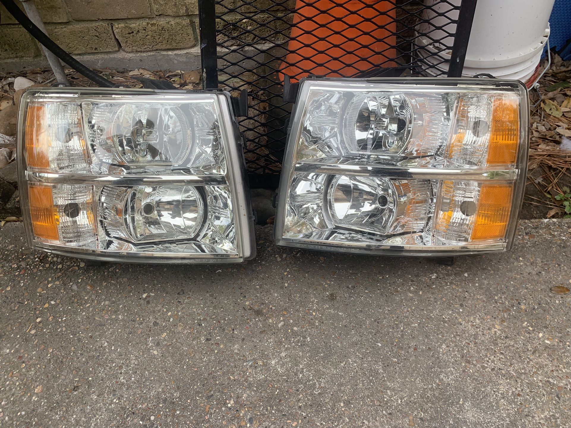 07-13 Silverado Stock Headlights
