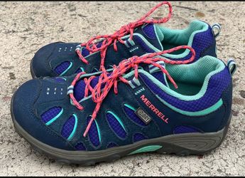 KIDS MERRELL HIKING SHOES
