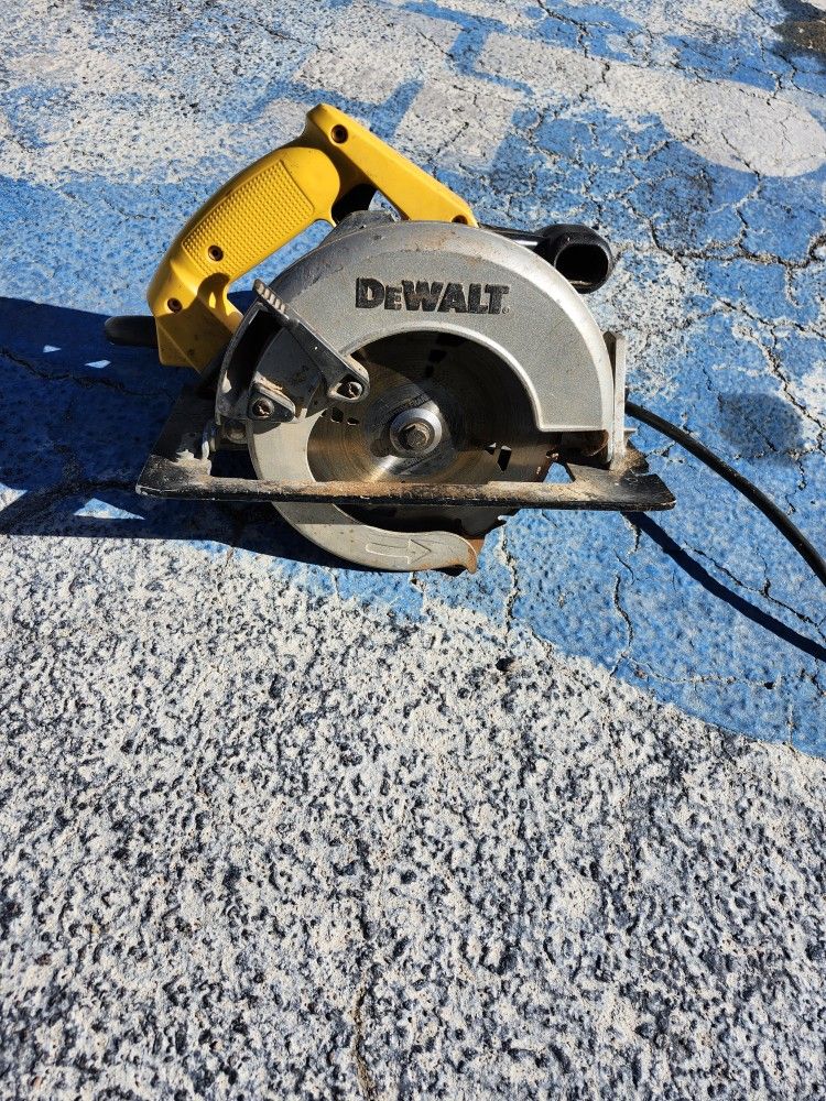 Dewalt Saw