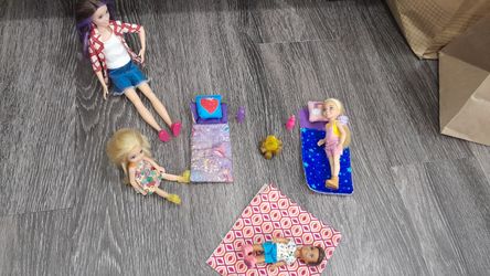 Barbie Sleepover & Camping Playset – Dolls, Sleeping Bags & Accessories