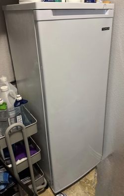 Upright freezer