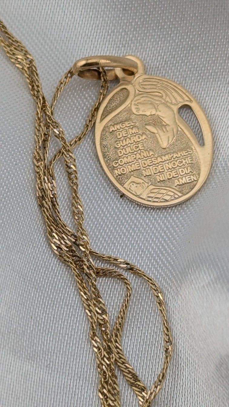 C13✨🪽14K Yellow Gold Angel De Mi Guardia Pendant Necklace 🪽💛