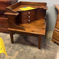 Corner table
