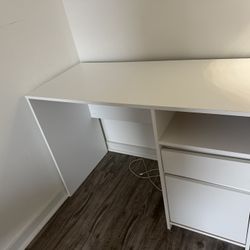FREE White Wooden Desk