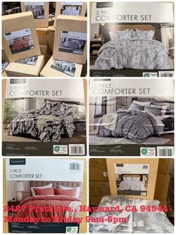 Brand new Full/Queen 3 Comforter Set (One Comforter And Two Pillow Cases)