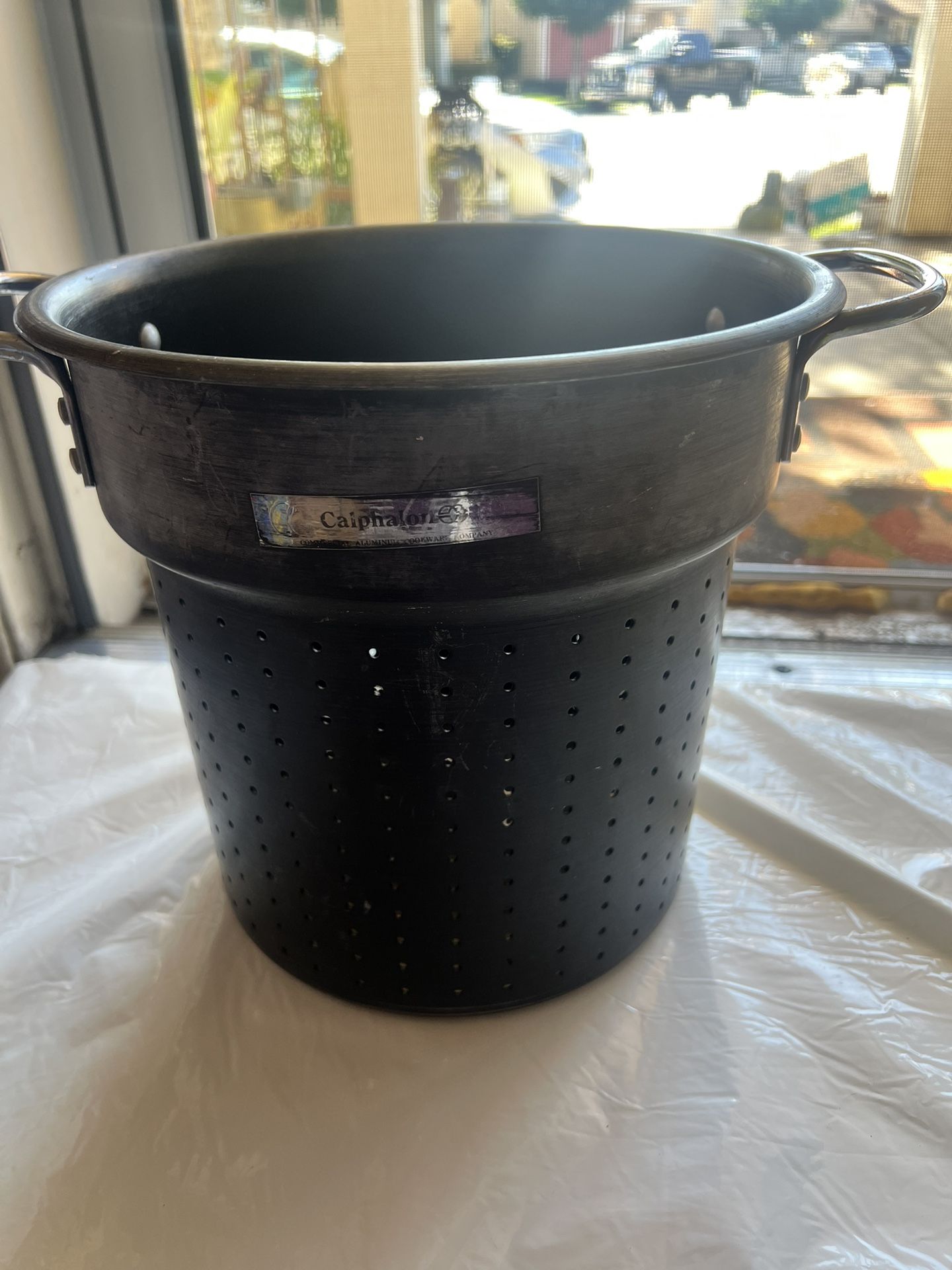 Caiphalon commercial strainer for boiling and steaming, this durable pot is a must-have for any home chef. Great for seafood boils. Used a few times