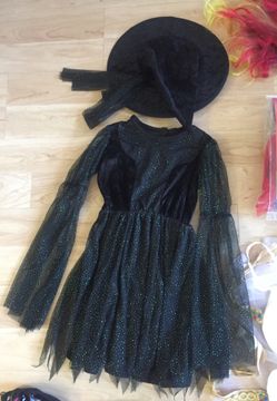 Girls customs for Halloween. Size 7 to 12