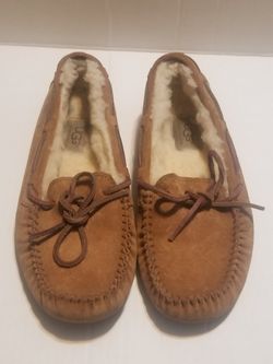 WOMEN'S SHEARLING UGG SLIPPERS SZ.6