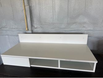 Floating desk