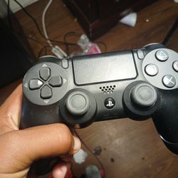Ps4 Controller in good shape.