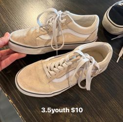 Kids shoes size 3.5youth