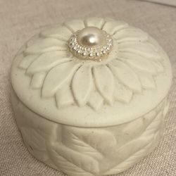 Vintage floral round trinket box bisque ivory cream faux pearl flower and leaves