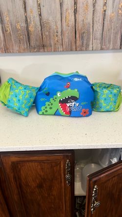 Puddle float jumper for swimming