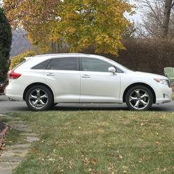 Weathertech Toyota Venza Floor Liners& Mats