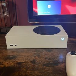 Xbox Series S With Controllers 
